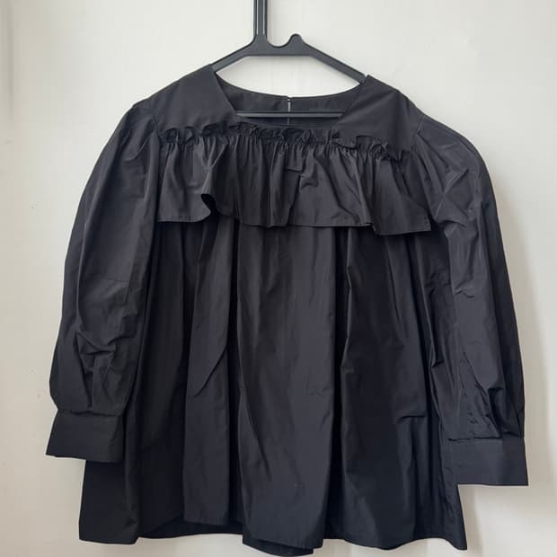 유노이아 스퀘어넥 블라우스