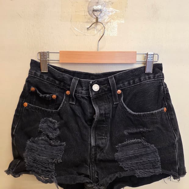 (25inc)Levi’s 501 블랙 데님 디스트로이드 컷오프 쇼츠