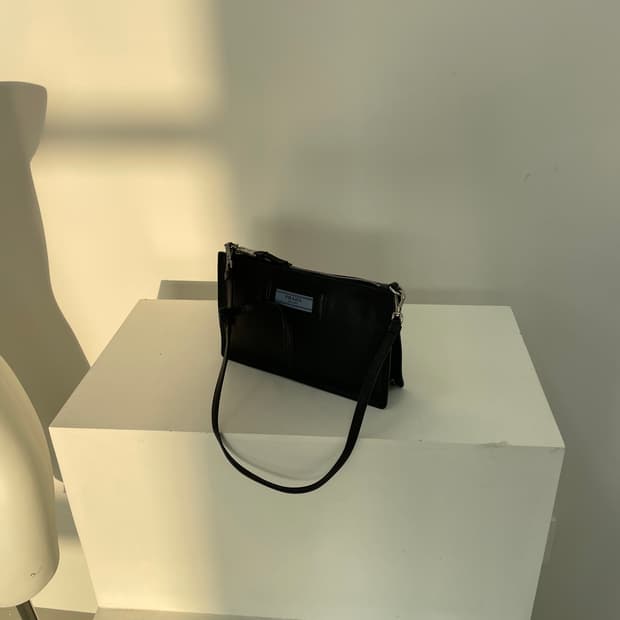 프라다 에티켓 레더 코스메틱 파우치 겸 숄더백