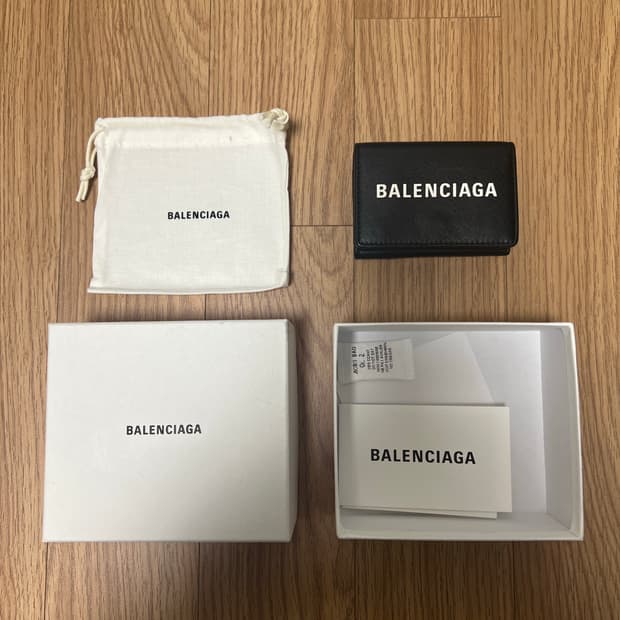 발렌시아가 반지갑