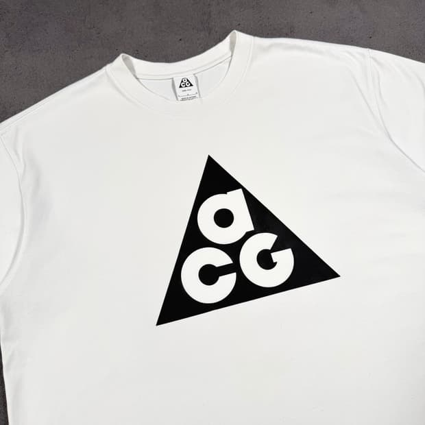 나이키 ACG 빅로고 프린팅 화이트 반팔