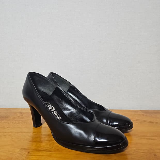 [신발정리] 페라가모 에나멜 콤비 펌프스 (6B / 230mm)