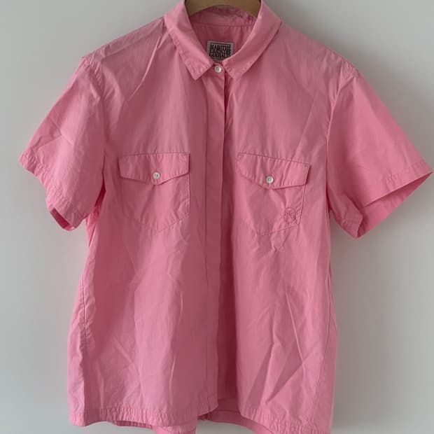 마리떼 프랑소와 저버 핑크 반팔 셔츠 M사이즈입니다. 쨍한 핑크색이 아니