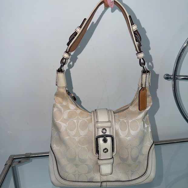 🥛Soho Signature Buckle Hobo Bag🥛