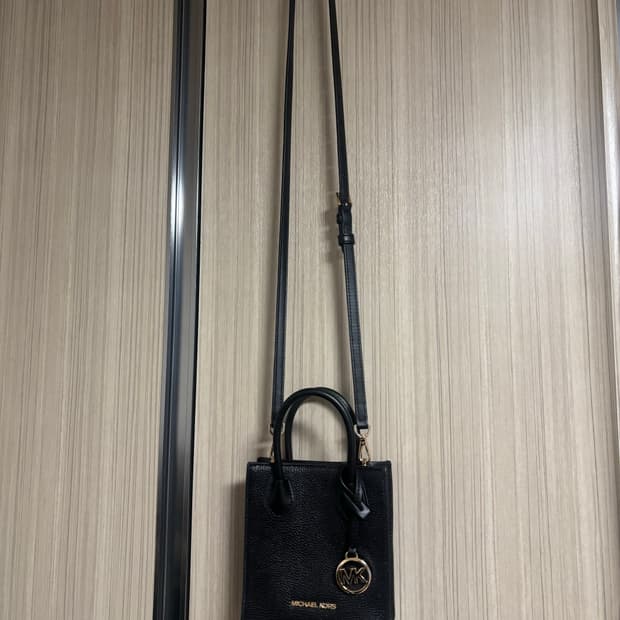 마이클코어스 미니크로스백