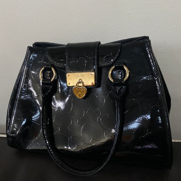 러브캣 하트 엠보 블랙 토트백