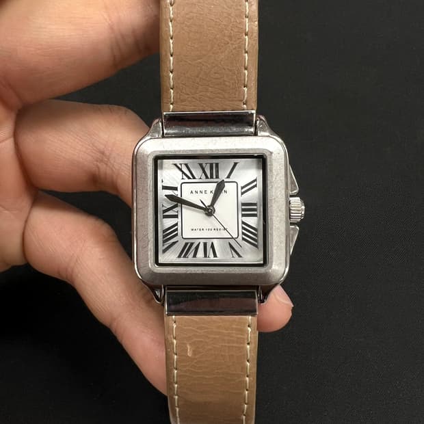 Anne Klein 클래식 탱크 레더 워치