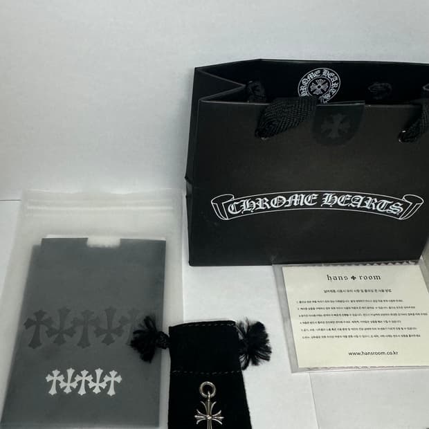 크롬하츠 타이니 크로스 펜던트