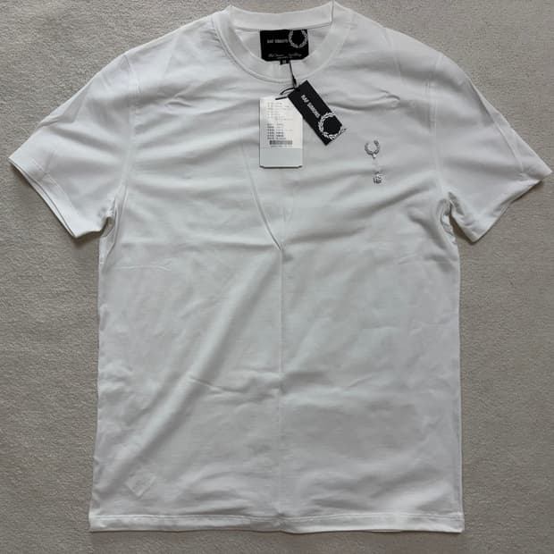 [M]라프시몬스x프레드페리 라프 로렐리스 핀 반팔티셔츠 (화이트)