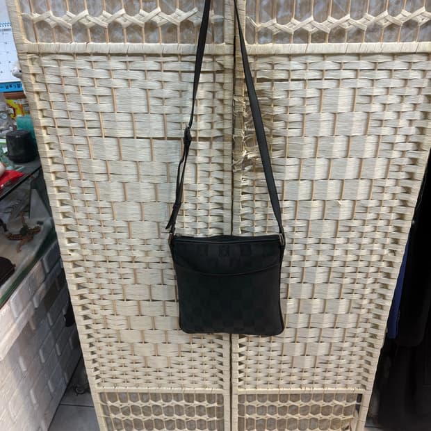 정품 로에베 애너그램 캔버스 크로스백 팝니다