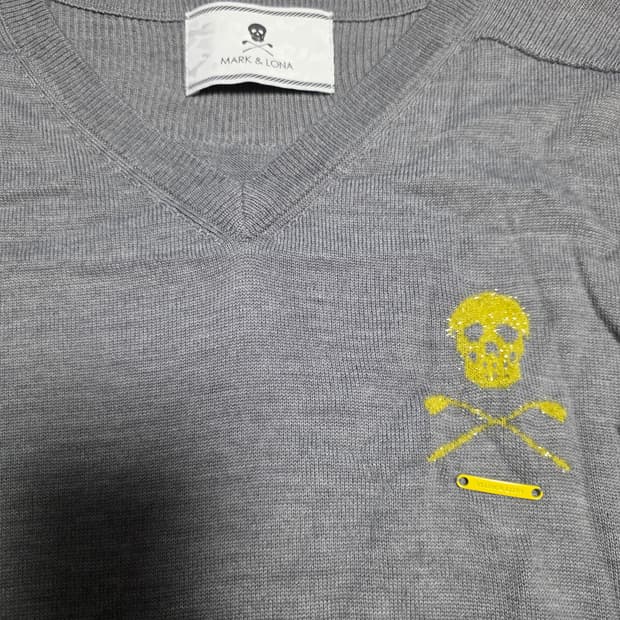 마크앤로나 골프  브이넥 니트