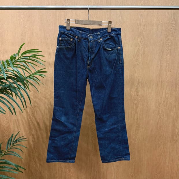 리바이스 505 데님 팬츠 레드 로고 탭 포켓 디테일 스트레이트핏 진청