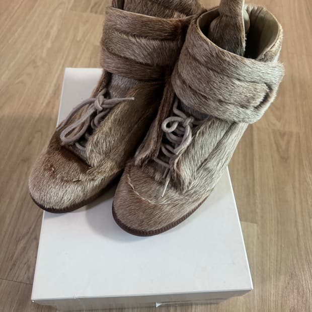 마르지엘라 퓨처 이저스투어 42