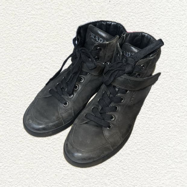 프라다 블랙 가죽 하이탑 스니커즈 9사이즈 (275)