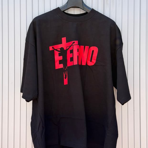 윌리 차바리아 x 프로 클럽 “ETERNO” AW26 그래픽 티셔츠