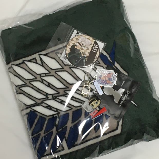 진격의거인 망토 프랭크버거 진격거 굿즈 에렌 베르톨트 키링 리바이뱃지 일