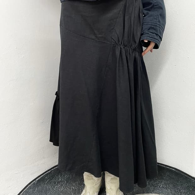 블랙 언발 셔링 스커트