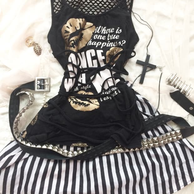 Vintage Grunge Rock Mesh Tiered sleevele