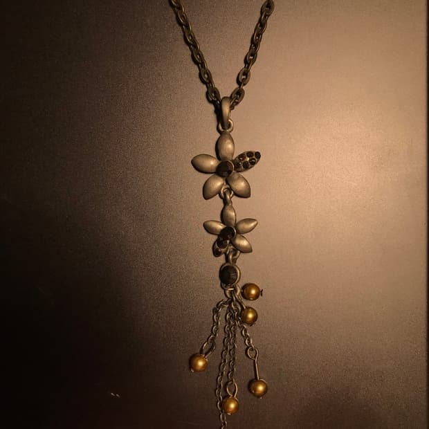 Flower drop neckless