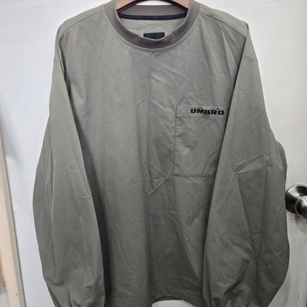 105,XL )) UMBRO 엄브로 바람막이 긴팔티셔츠! 디자인 짱이뻐요