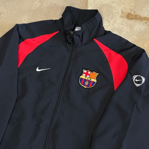 L 나이키 바르셀로나 레드 파이핑 블랙 바람막이