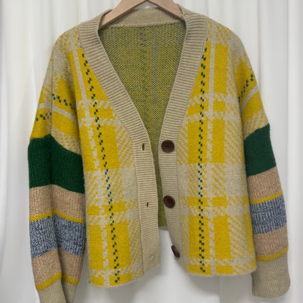 반에이크 체크 배색 가디건