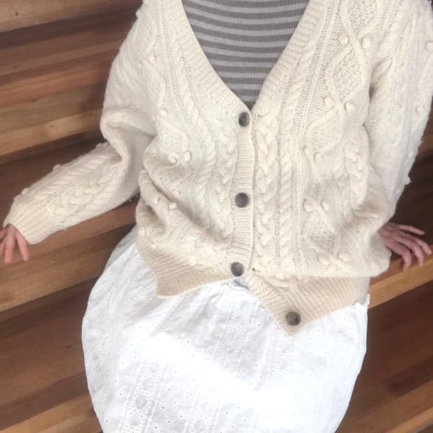 폼폼 니트 가디건