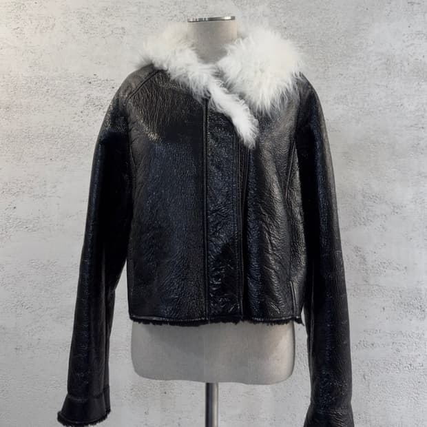 로에베 2019FW 크랙클 레더 화이트 시어링 칼라 재킷