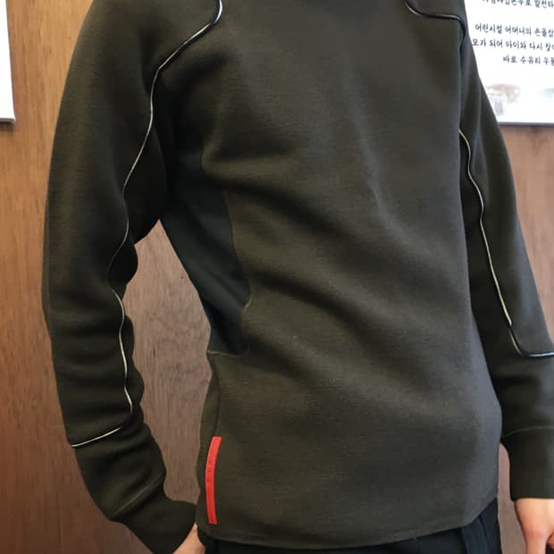 프라다 스포츠 니트 