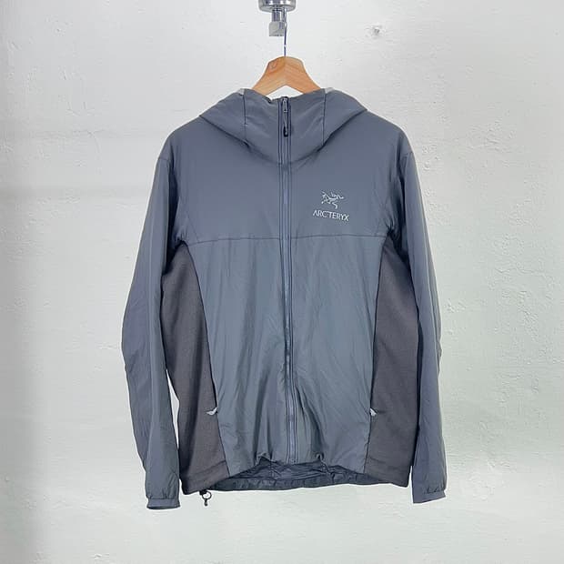 아크테릭스 17fw 파이로트 사이드 패널 아톰 LT 후디