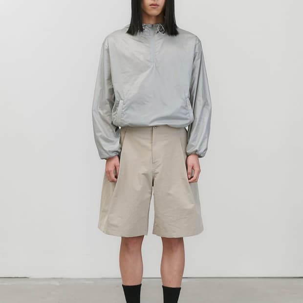 아모멘토 GLOSSY NYLON HALF ZIP-UP  (실버 / L)