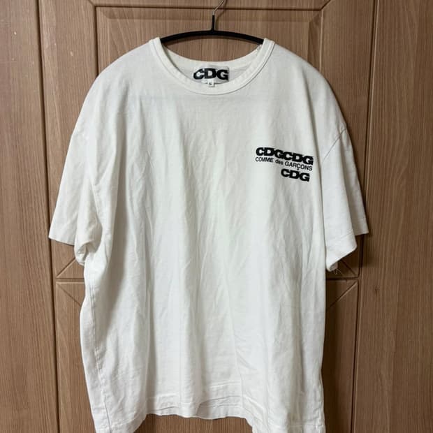 CDG 꼼데가르송 로고 반팔 티셔츠 화이트