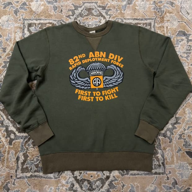 [버즈릭슨] 82공수사단 양브이 스웻셔츠 올리브 XL
