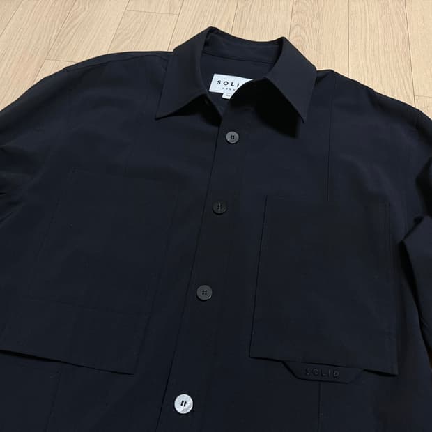 솔리드옴므(Solid Homme) 포켓 로고 자수 셔켓 46