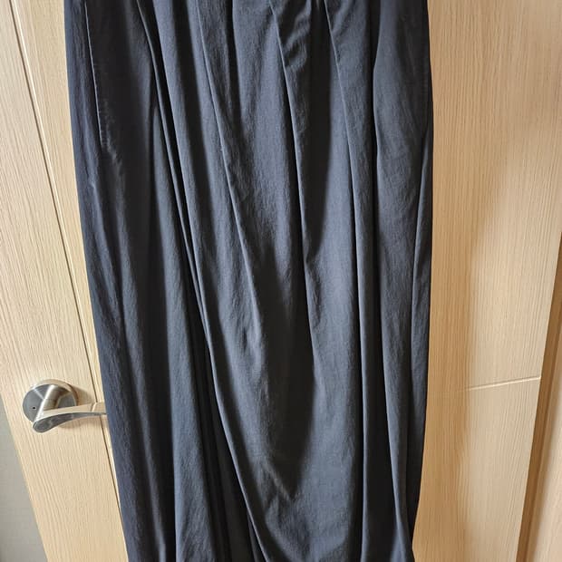 송지오 25ss 어시메트릭 풀밴딩 팬츠