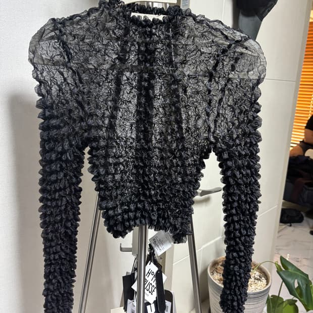 LEINWANDE POOPOKO 블랙 탑 