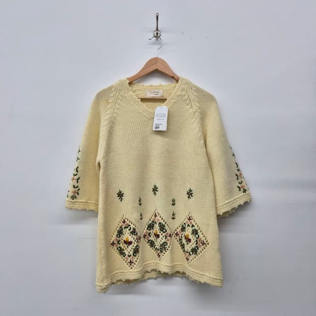 핸드메이드 아이보리색 꽃무늬 자수 니트 여성 M