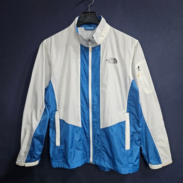 노스페이스 자수로고 화이트 투톤 남성 105 바람막이 자켓 