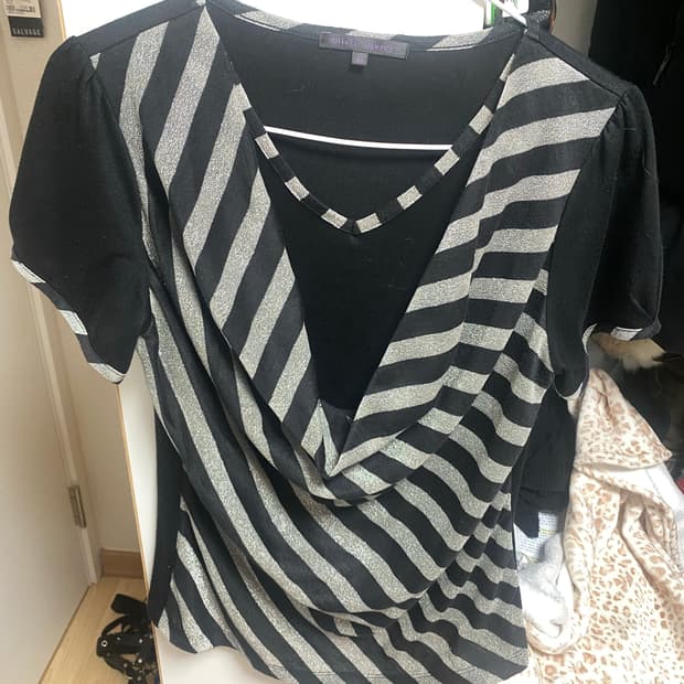 갸루 스트라이프 드레이핑 티