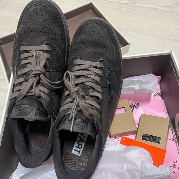 나이키 조던1 트래비스스캇 벨벳브라운 270 상태 굿(크림발)