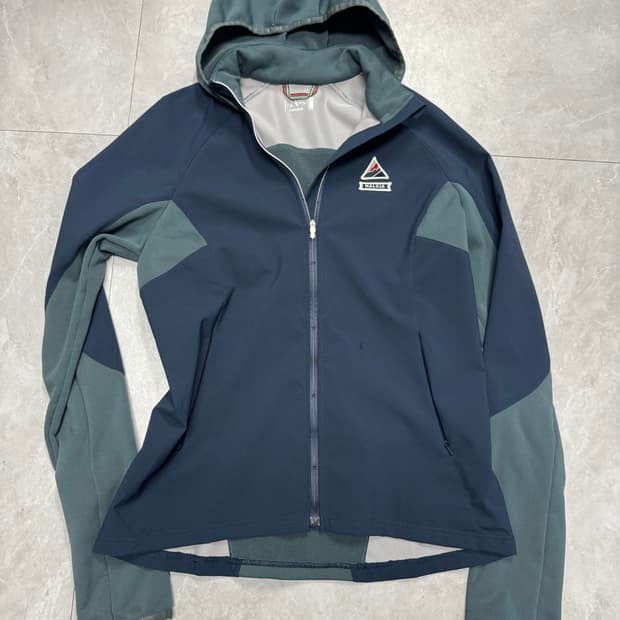 말로야 바람막이