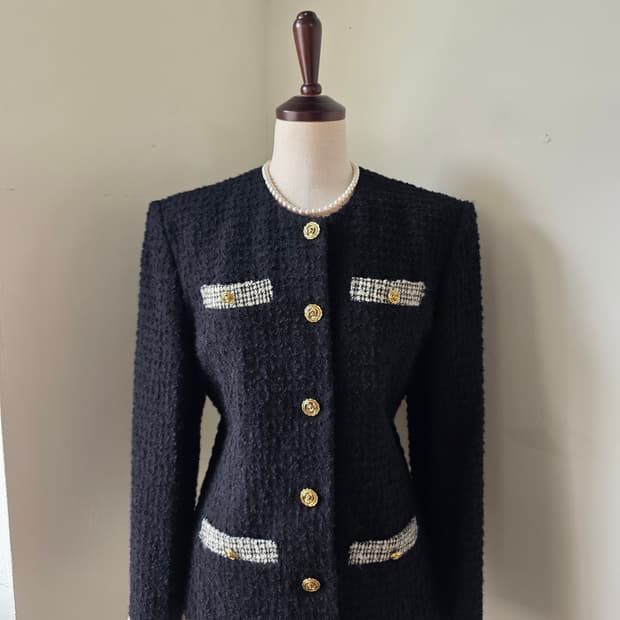블랙 금장 버튼 부클 트위드 자켓 