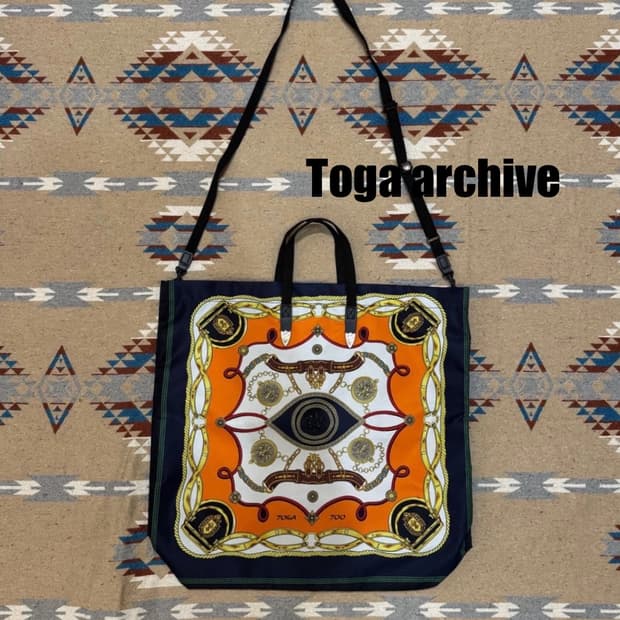 [OS] 토가 아카이브 프린트 토트백 오렌지