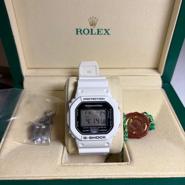 디스이즈네버댓 G-SHOCK 지샥 쥐샥 시계 화이트