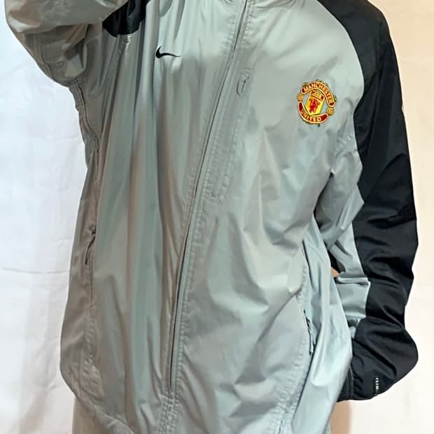 나이키 맨체스터 유나이티드 02-04 시즌 그레이 바람막이
