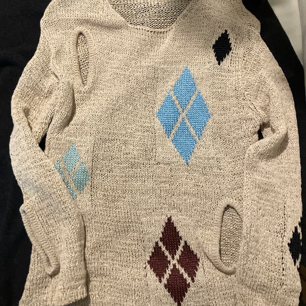 원가 158,000 오픈와이와이 아가일 컷아웃 니트 1사이즈