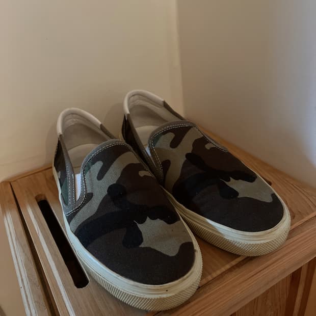 생로랑 정품 슬립온입니다.