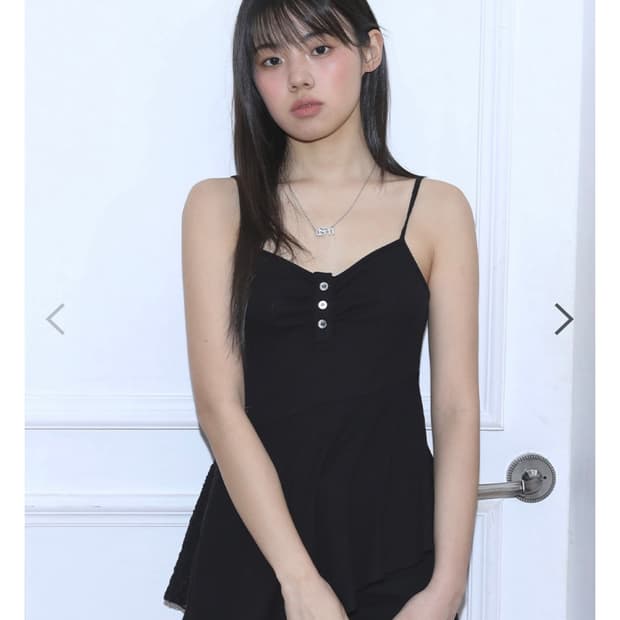 애즈온 PETAL SLEEVELESS / BLACK