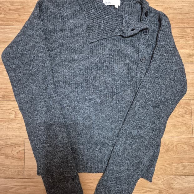 미세키서울 사이드버튼 니트(차콜)