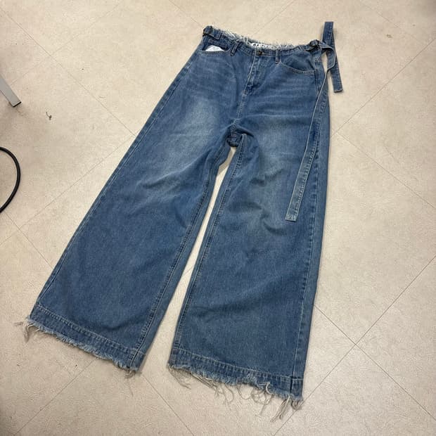 게이트리스 커팅 벨트 와이드 데님 팬츠